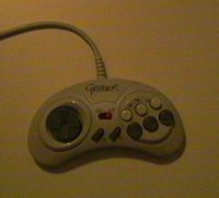 Questo è un comunissimo joypad a 4 tasti differenti e 2 per il turbo fire, comprato alla modica cifra di £14.000